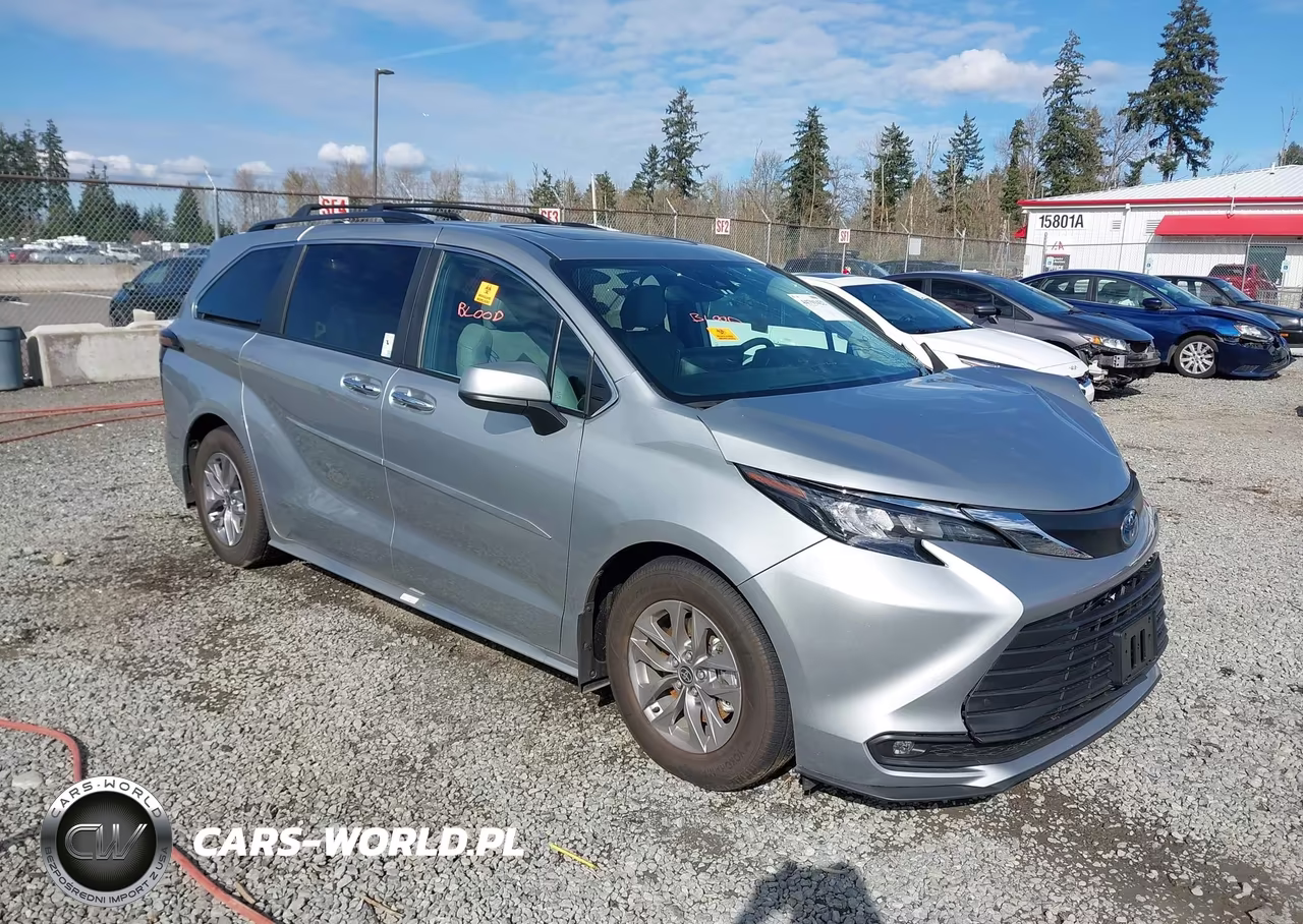 2025 Toyota Sienna Xle