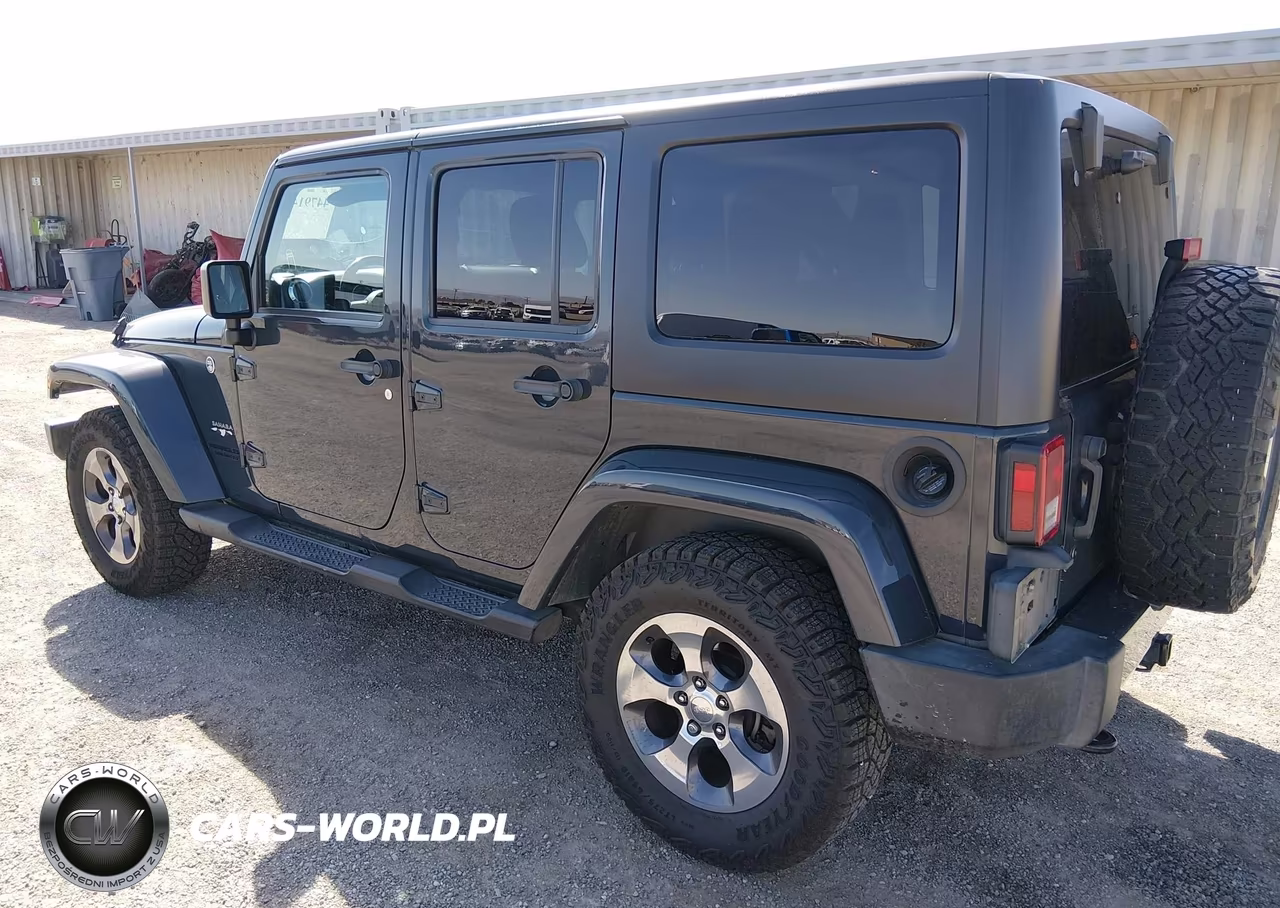 2016 Jeep Wrangler Unlimited Sahara VIN:1C4BJWEG3GL239615 - 3