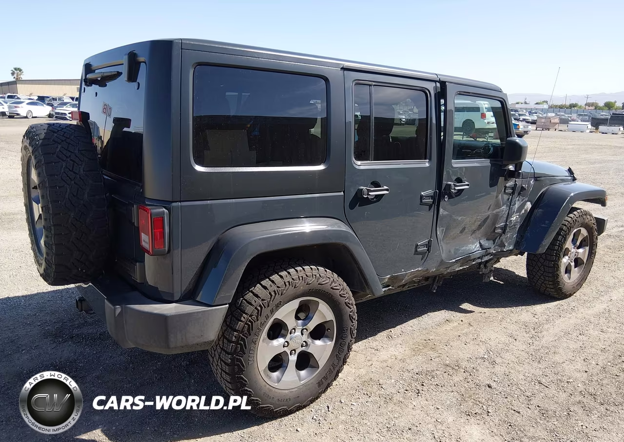 2016 Jeep Wrangler Unlimited Sahara VIN:1C4BJWEG3GL239615 - 4