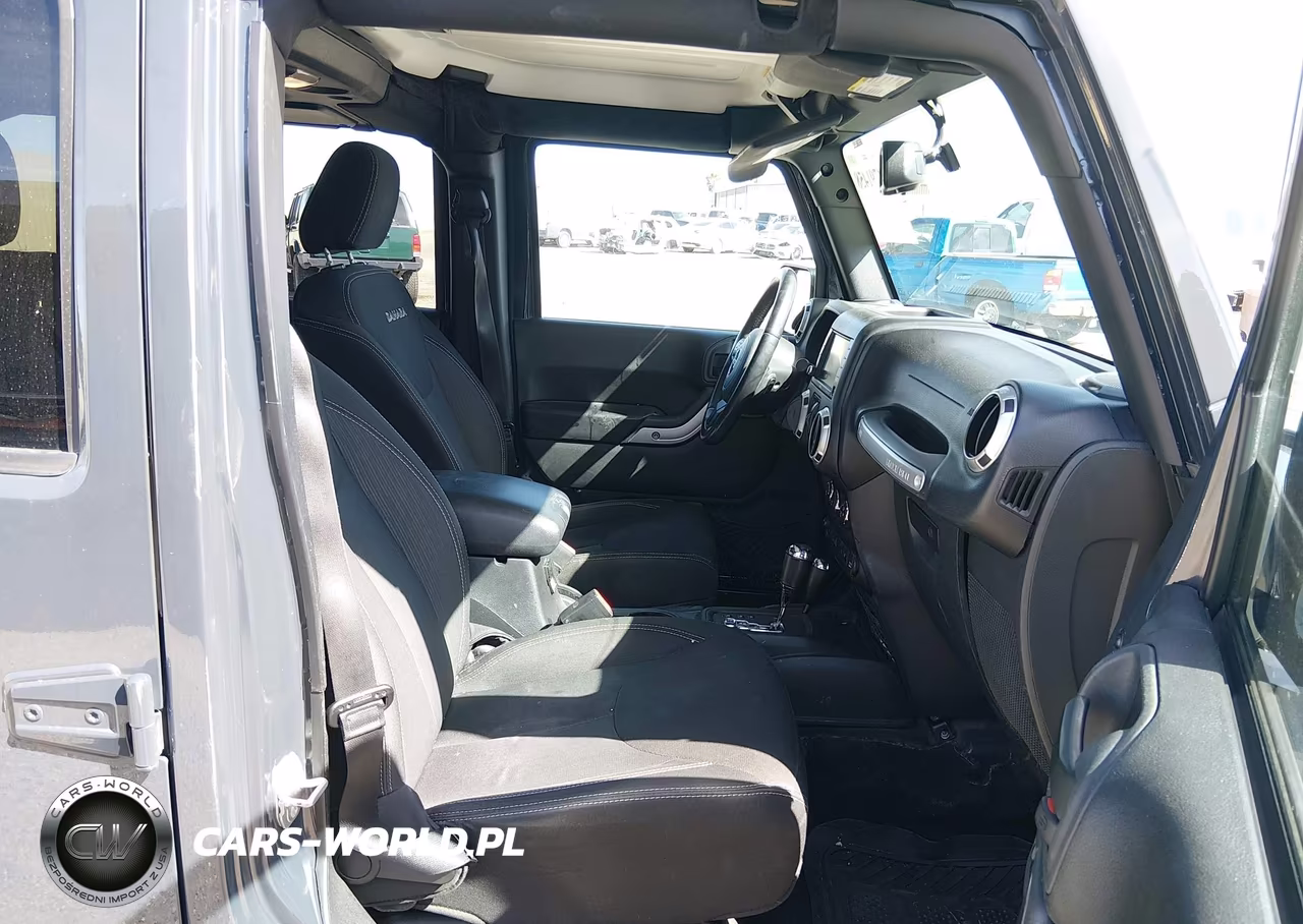 2016 Jeep Wrangler Unlimited Sahara VIN:1C4BJWEG3GL239615 - 5