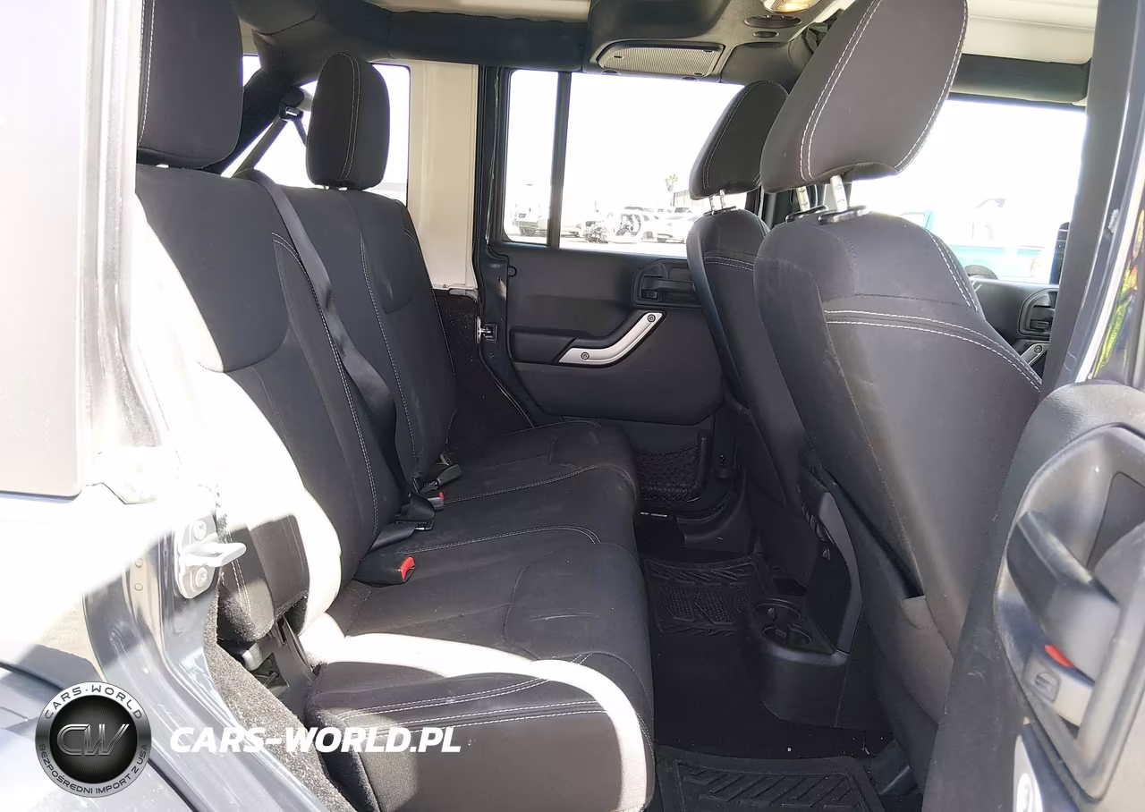 2016 Jeep Wrangler Unlimited Sahara VIN:1C4BJWEG3GL239615 - 8