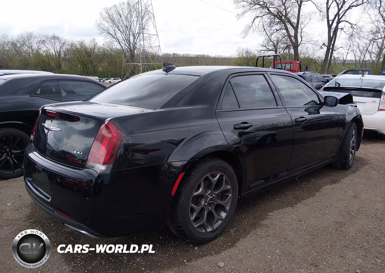 2015 Chrysler 300 300S VIN:2C3CCAGGXFH808717 - 4
