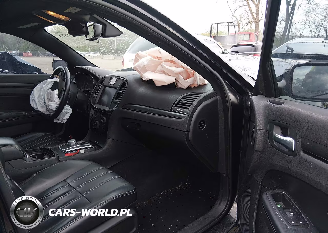 2015 Chrysler 300 300S VIN:2C3CCAGGXFH808717 - 5