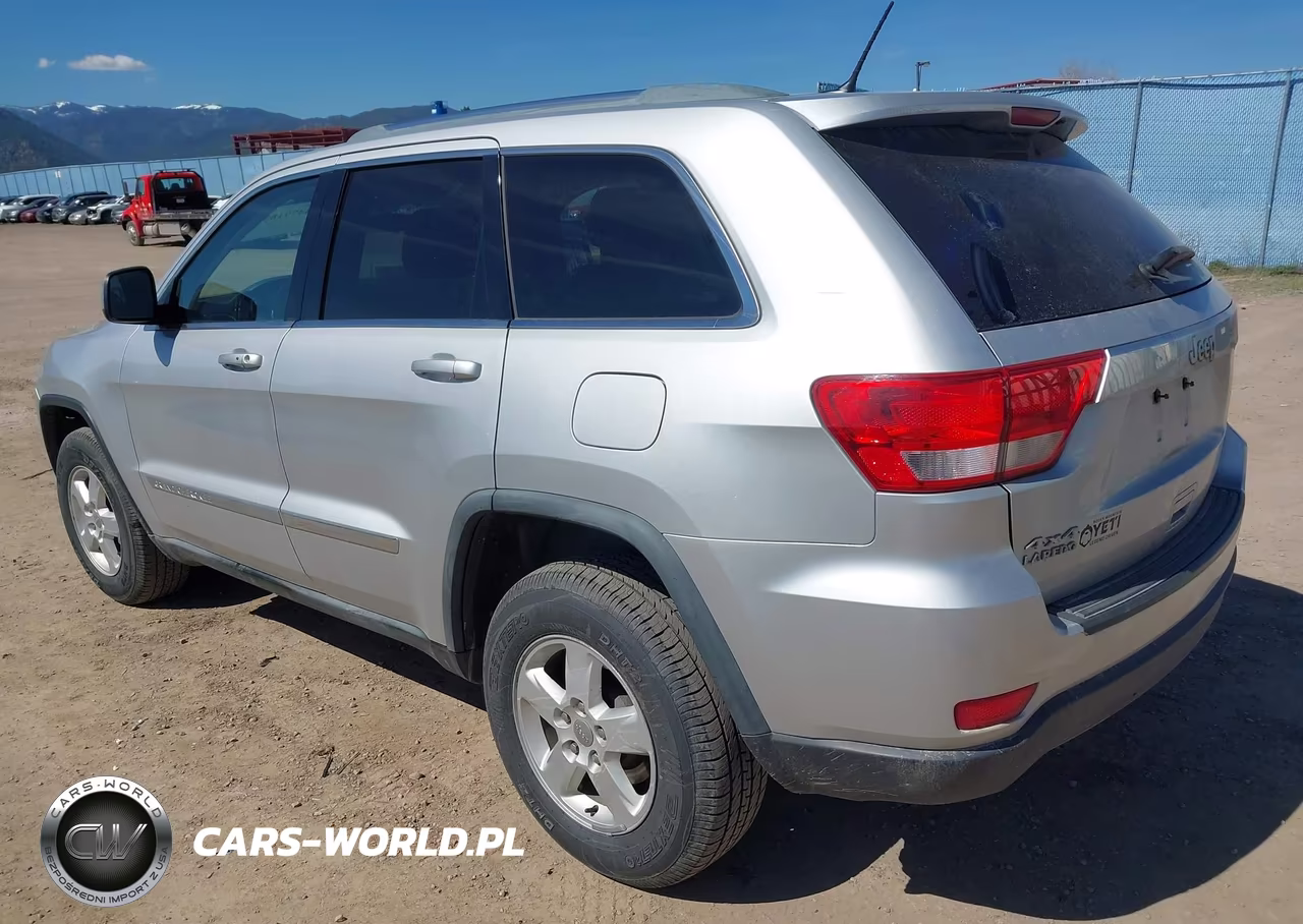 2011 Jeep Grand Cherokee Laredo VIN:1J4RR4GG9BC697820 - 3