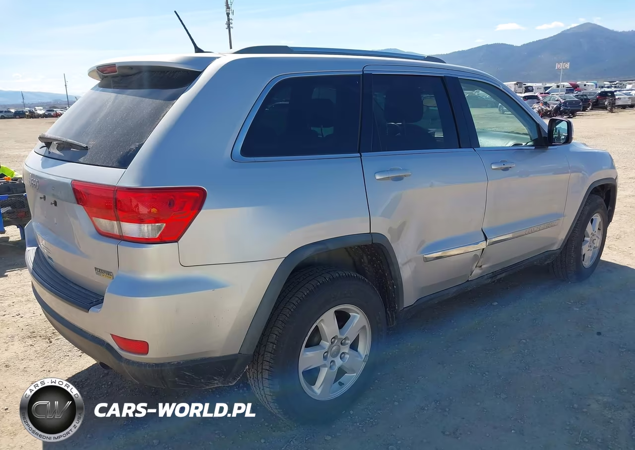 2011 Jeep Grand Cherokee Laredo VIN:1J4RR4GG9BC697820 - 4