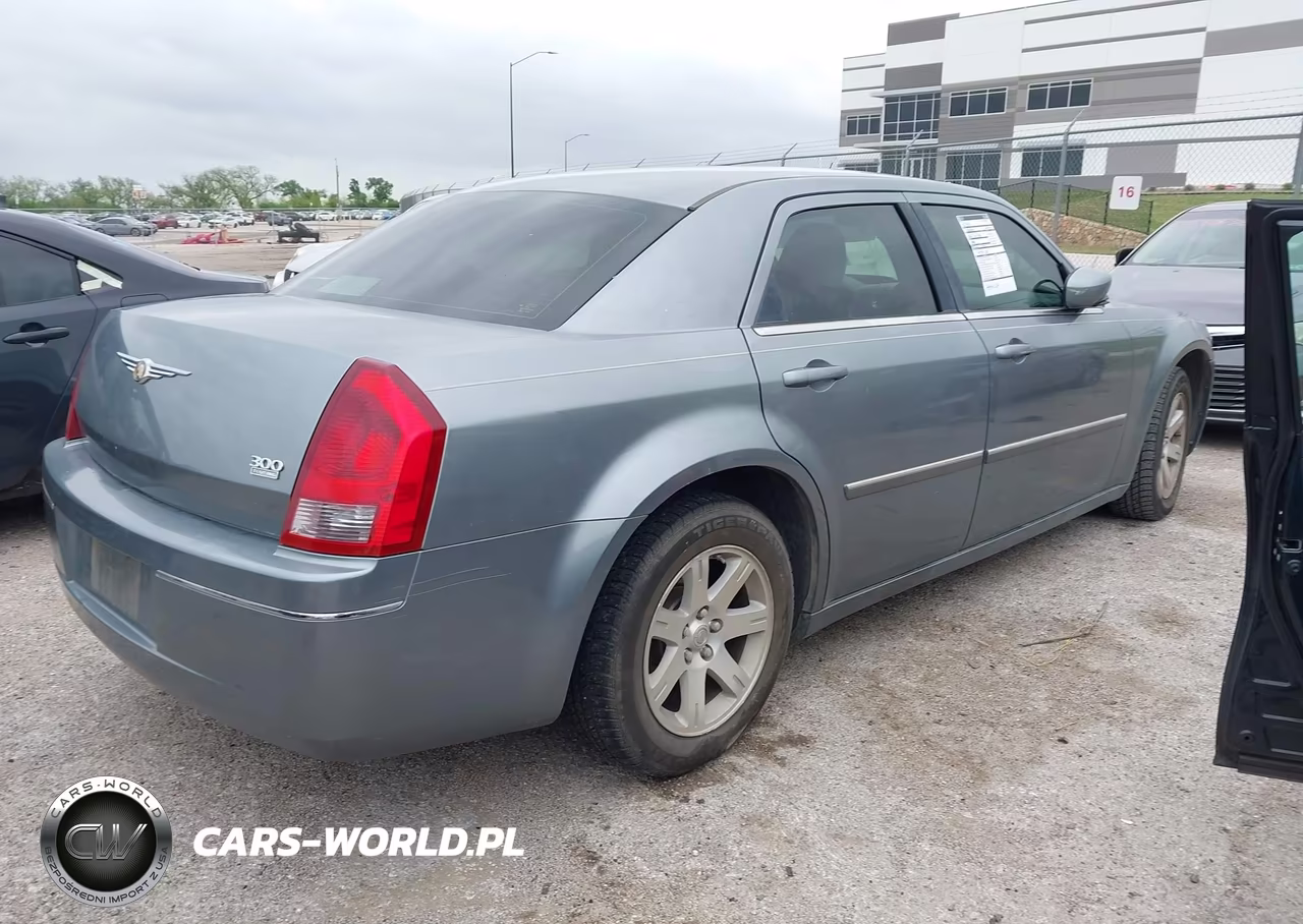 2006 Chrysler 300 Touring VIN:2C3KA53G16H490923 - 4