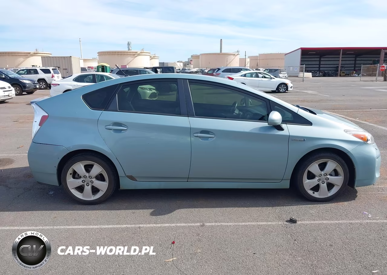 2015 Toyota Prius Five-Four-Persona Series Special Edition-Three-Two VIN:JTDKN3DU0F1968398 - 13