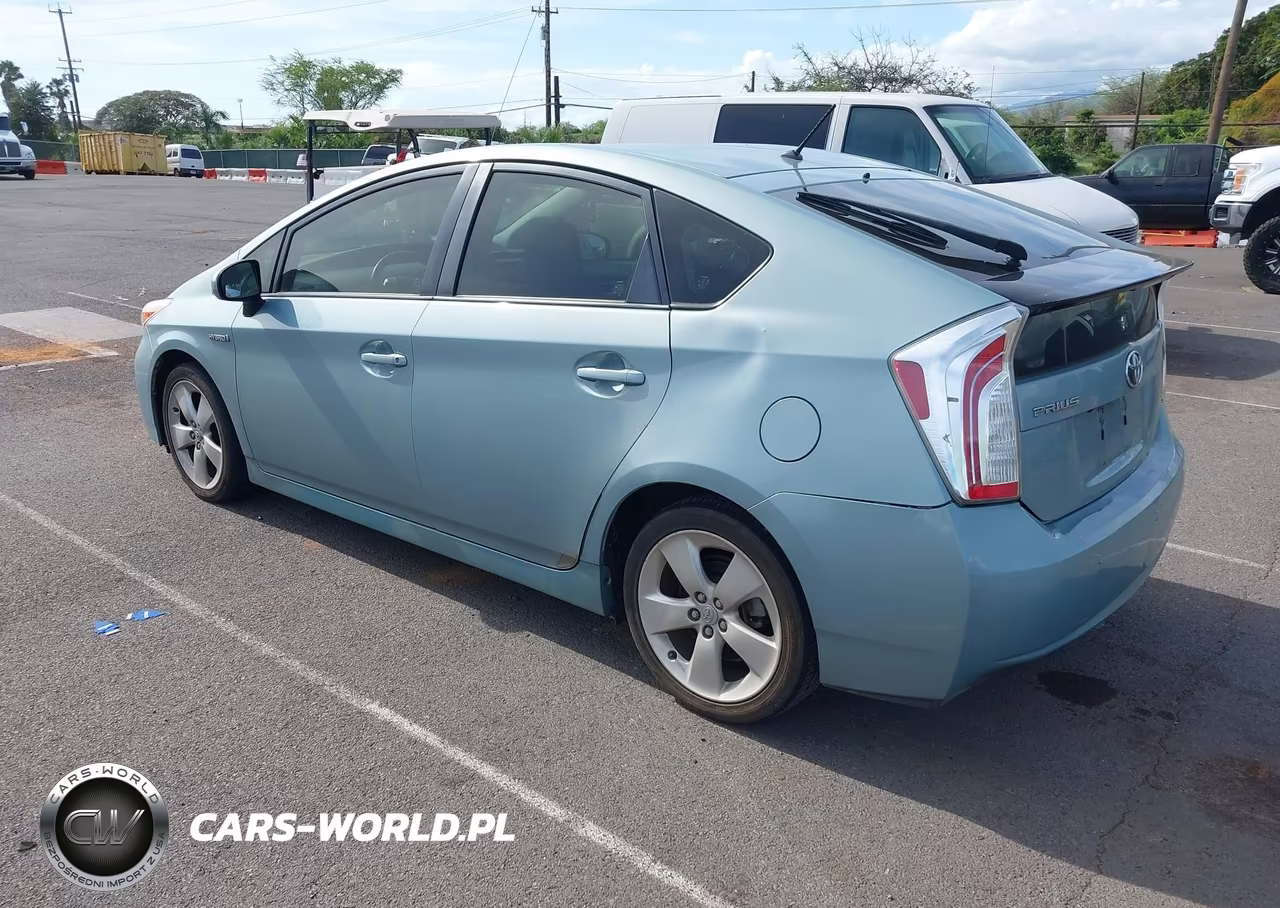 2015 Toyota Prius Five-Four-Persona Series Special Edition-Three-Two VIN:JTDKN3DU0F1968398 - 3