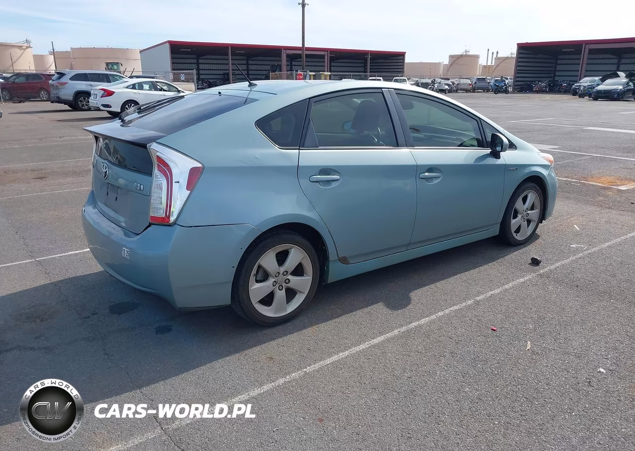 2015 Toyota Prius Five-Four-Persona Series Special Edition-Three-Two VIN:JTDKN3DU0F1968398 - 4