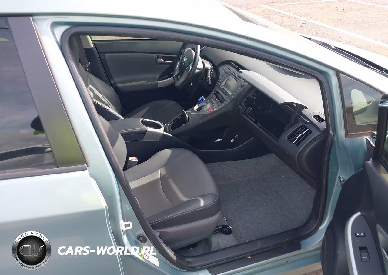 2015 Toyota Prius Five-Four-Persona Series Special Edition-Three-Two VIN:JTDKN3DU0F1968398 - 5