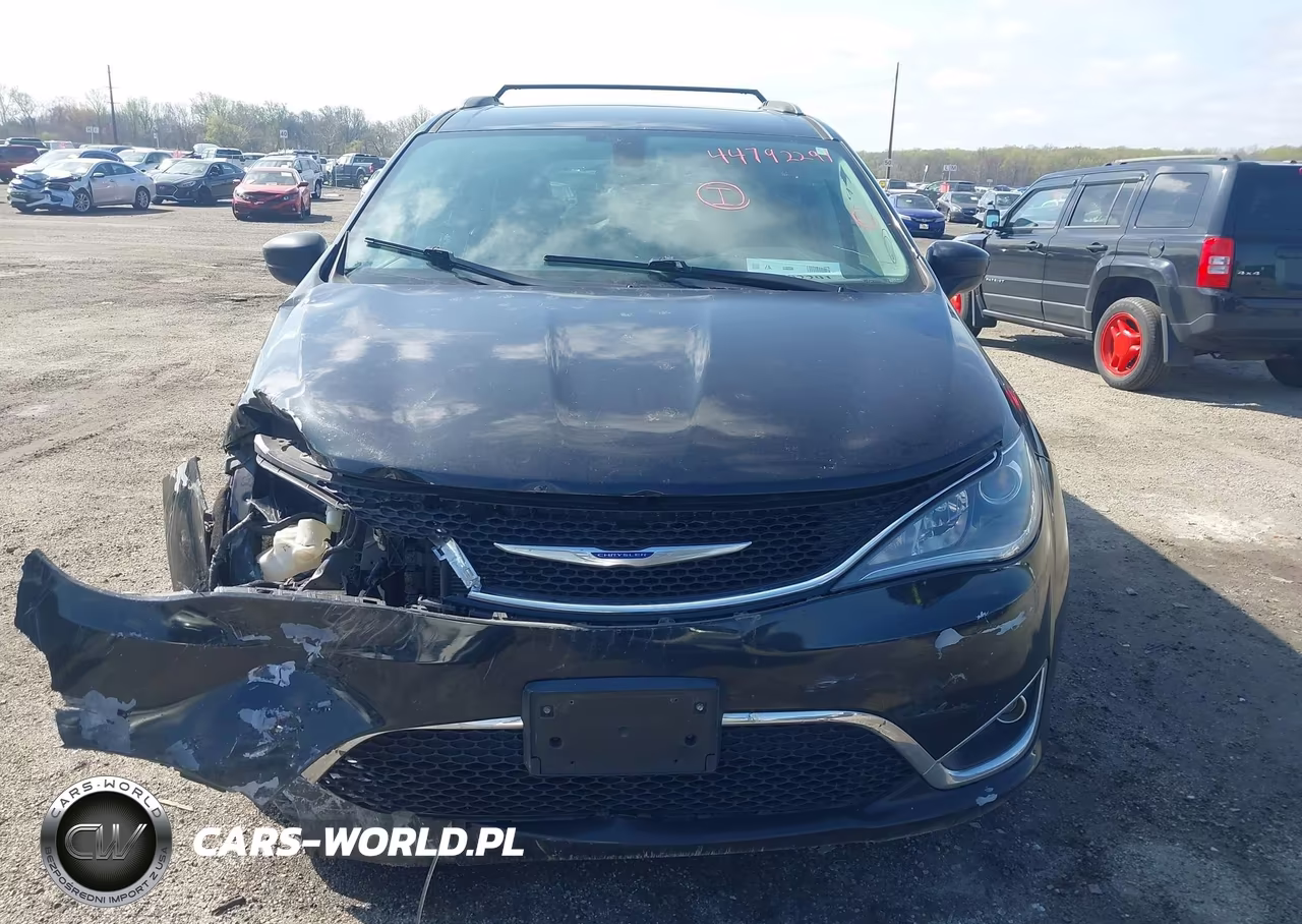 2018 Chrysler Pacifica Touring L VIN:2C4RC1BG6JR357317 - 12