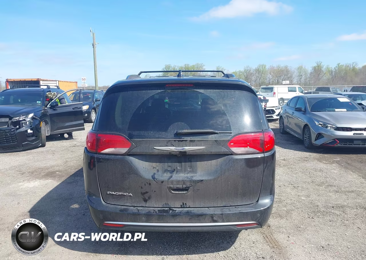 2018 Chrysler Pacifica Touring L VIN:2C4RC1BG6JR357317 - 16