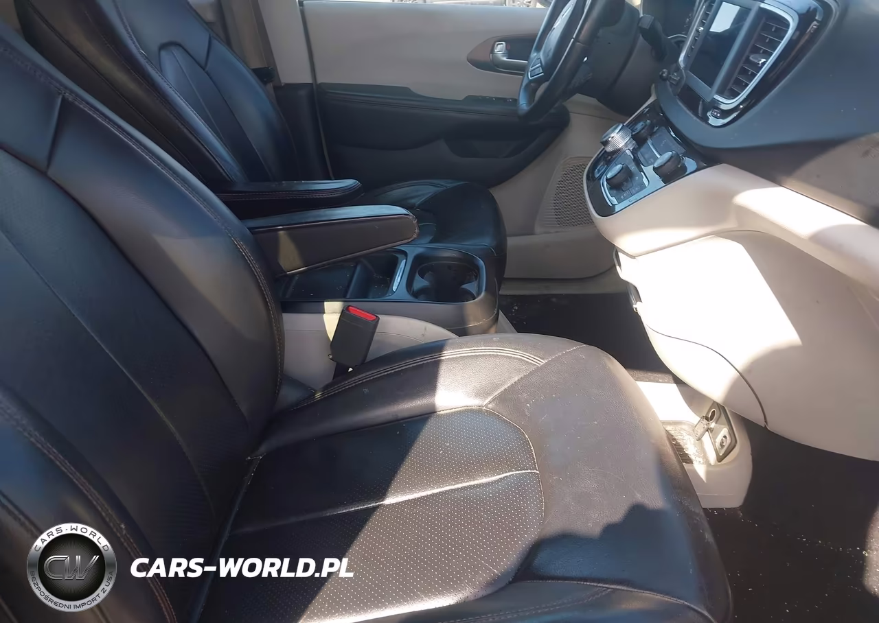 2018 Chrysler Pacifica Touring L VIN:2C4RC1BG6JR357317 - 5