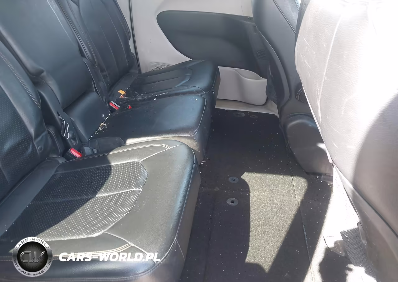 2018 Chrysler Pacifica Touring L VIN:2C4RC1BG6JR357317 - 8