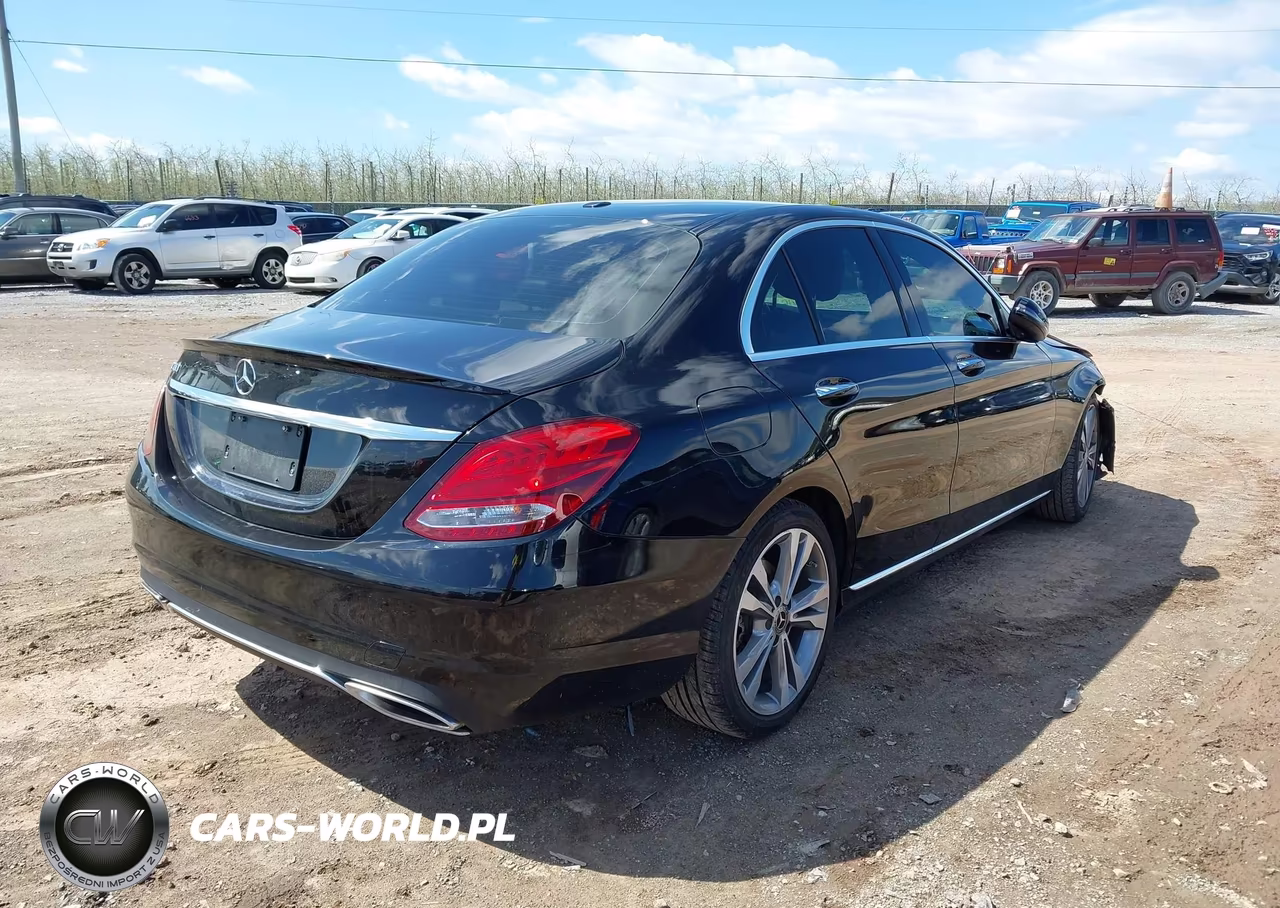 2018 Mercedes-Benz C 300 VIN:55SWF4JB1JU239185 - 4