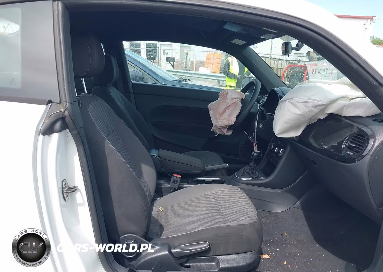 2014 Volkswagen Beetle 1.8T Entry VIN:3VWF17AT5EM641042 - 5