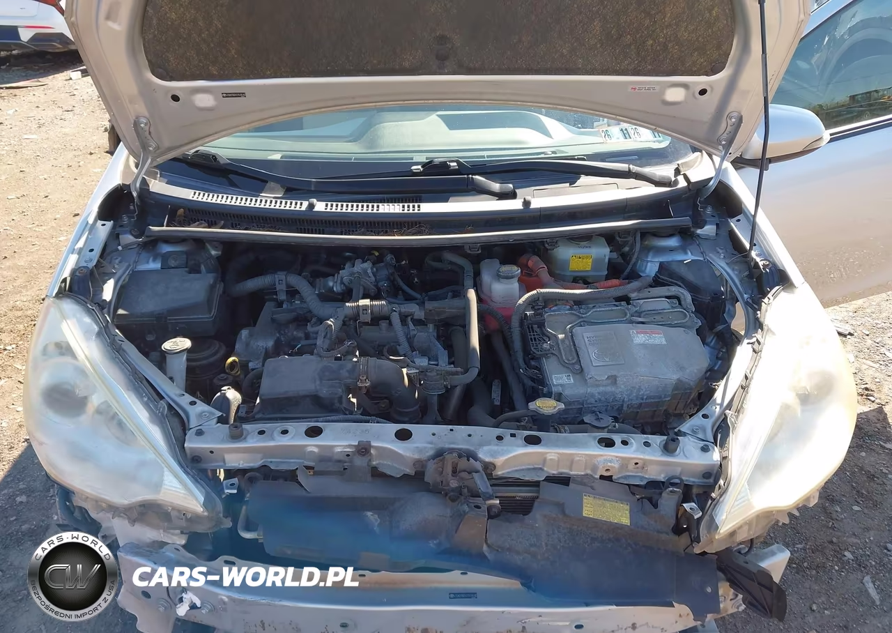 2012 Toyota Prius C Three VIN:JTDKDTB31C1518140 - 10