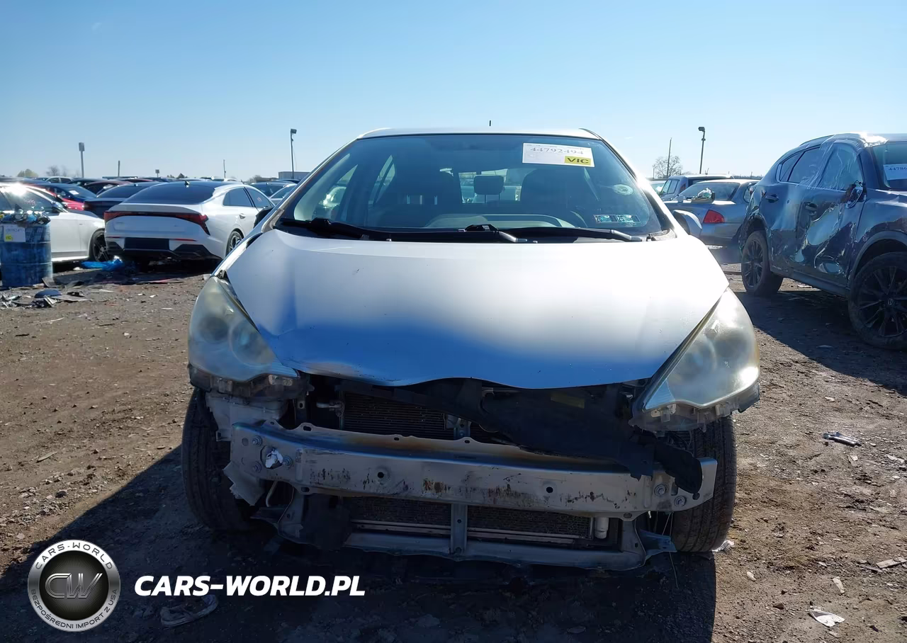 2012 Toyota Prius C Three VIN:JTDKDTB31C1518140 - 12