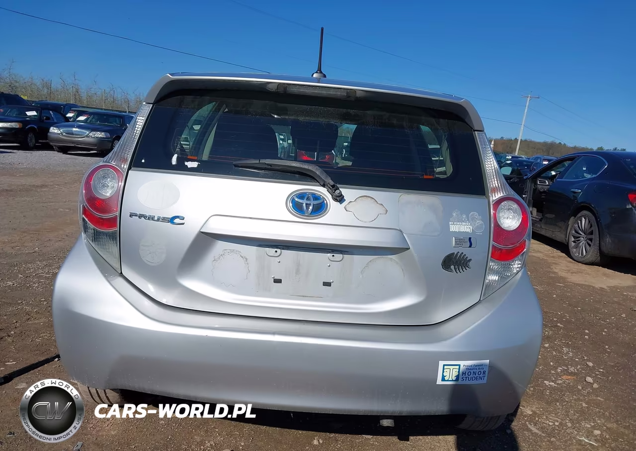 2012 Toyota Prius C Three VIN:JTDKDTB31C1518140 - 16
