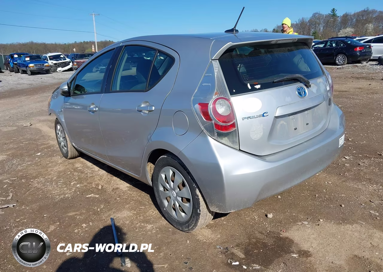 2012 Toyota Prius C Three VIN:JTDKDTB31C1518140 - 3