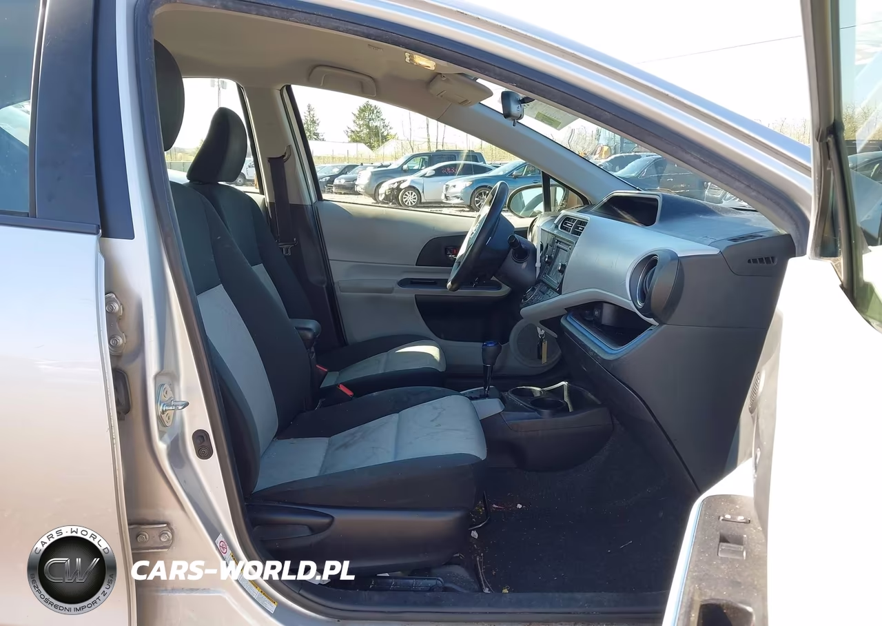 2012 Toyota Prius C Three VIN:JTDKDTB31C1518140 - 5