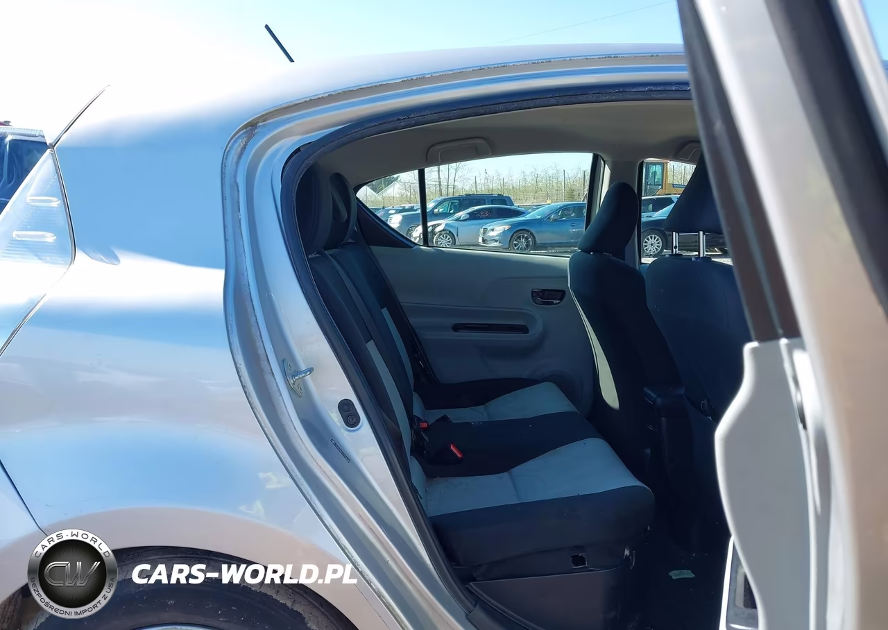 2012 Toyota Prius C Three VIN:JTDKDTB31C1518140 - 8