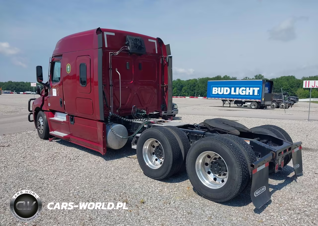 2023 Freightliner New Cascadia 126 VIN:1FUJHHDV1PLUF8239 - 3