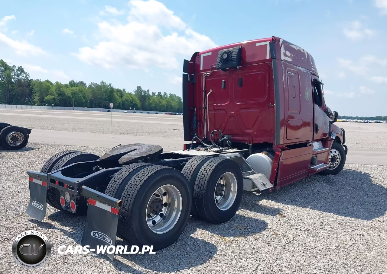 2023 Freightliner New Cascadia 126 VIN:1FUJHHDV1PLUF8239 - 4