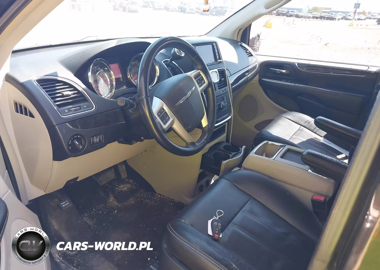 2015 Chrysler Town & Country Touring VIN:2C4RC1BG0FR596062 - 5