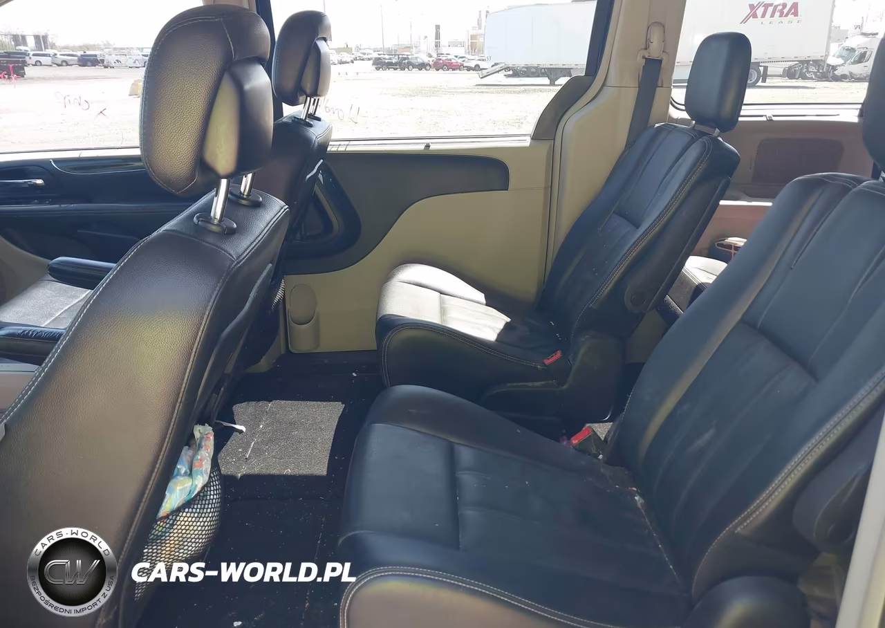 2015 Chrysler Town & Country Touring VIN:2C4RC1BG0FR596062 - 8