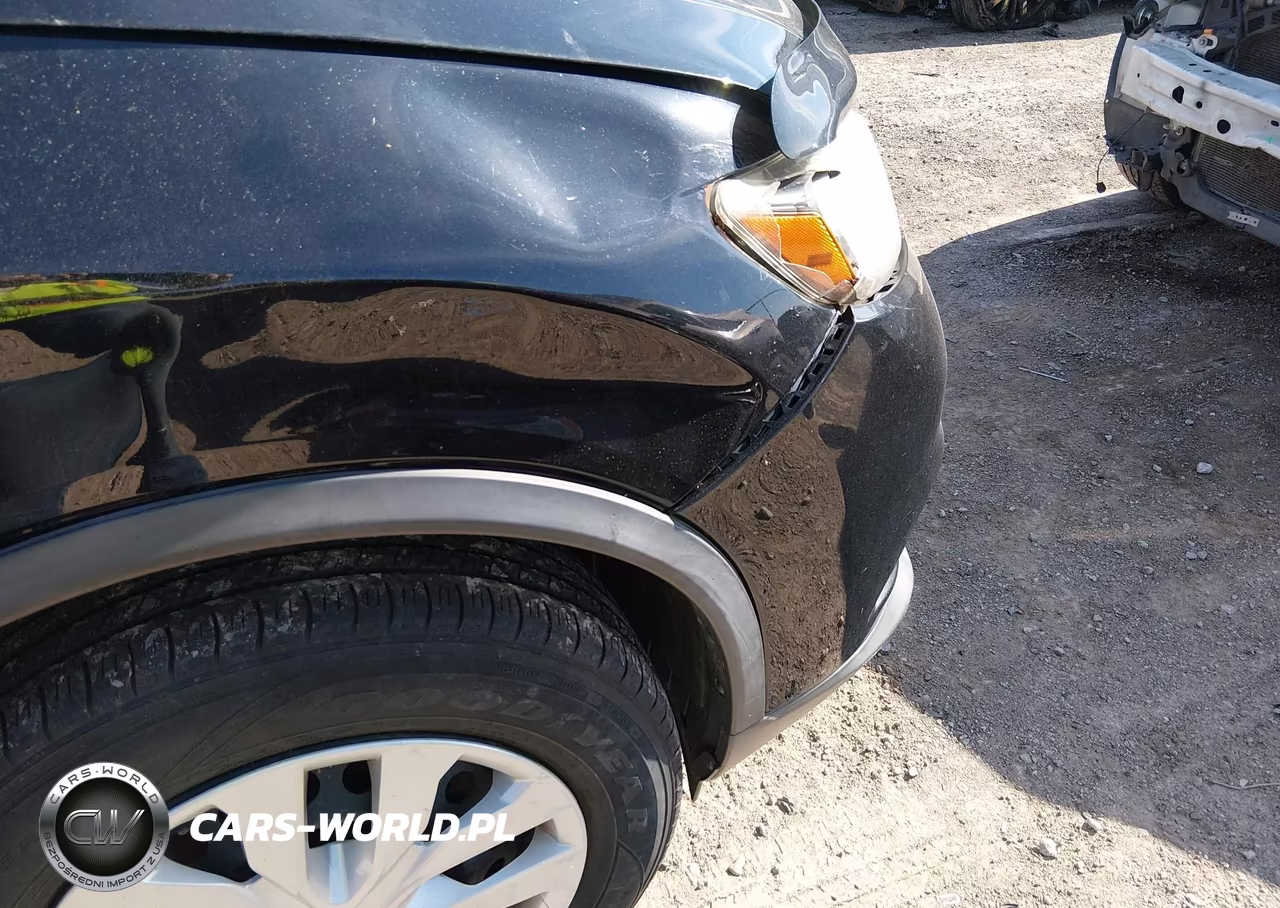2015 Nissan Rogue S VIN:KNMAT2MV6FP510849 - 13