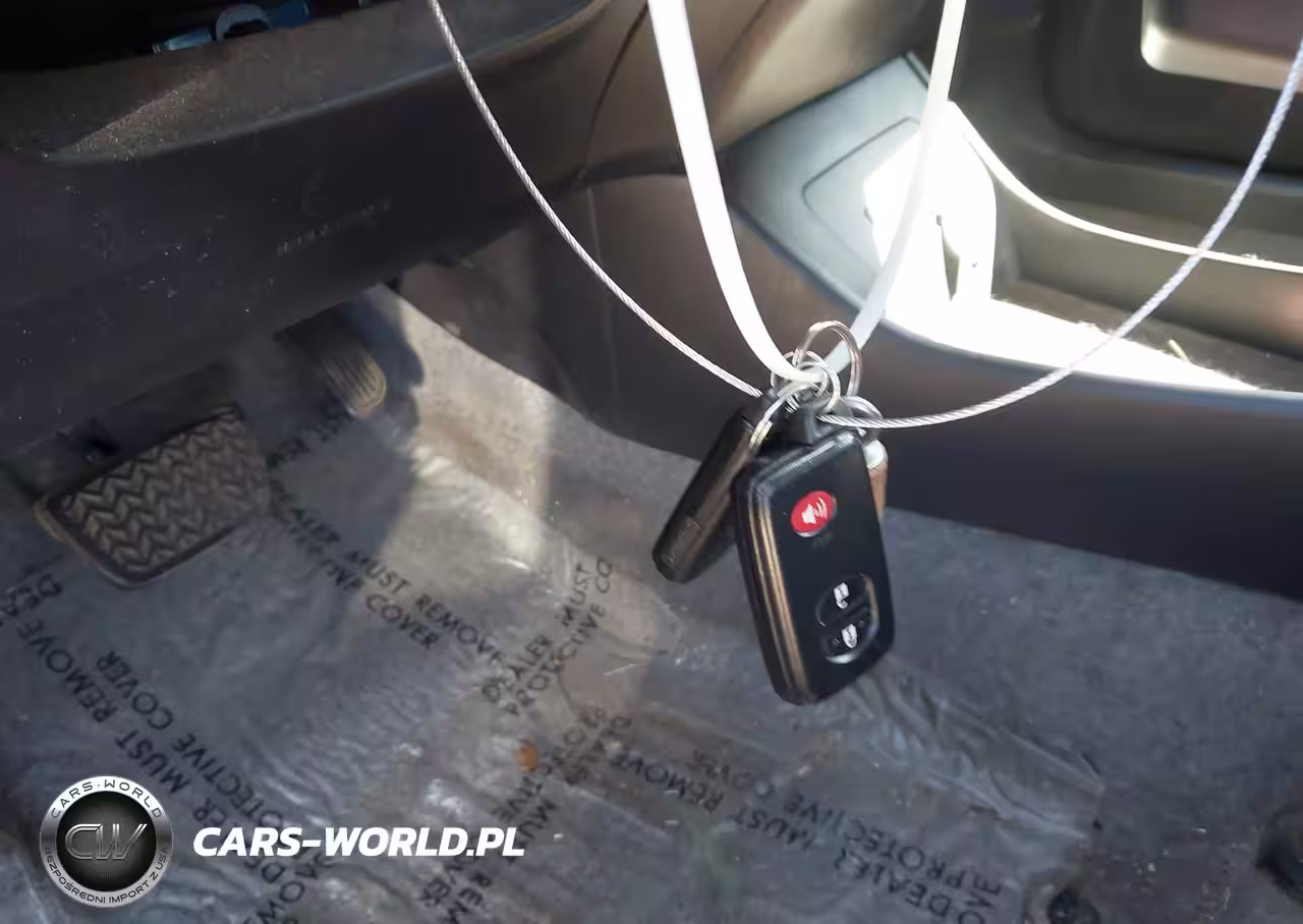 2013 Toyota Prius Two VIN:JTDKN3DU8D1681890 - 11