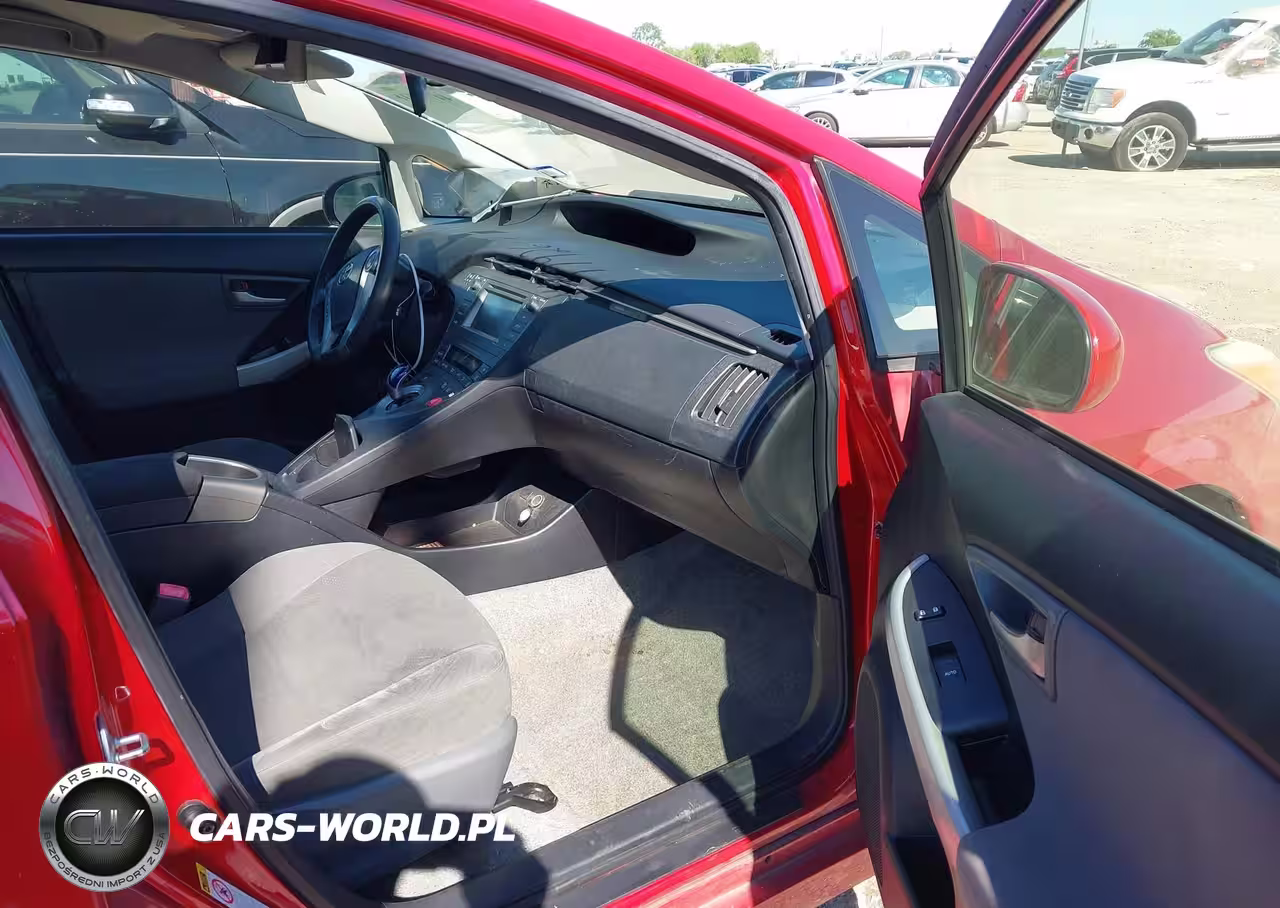 2013 Toyota Prius Two VIN:JTDKN3DU8D1681890 - 5