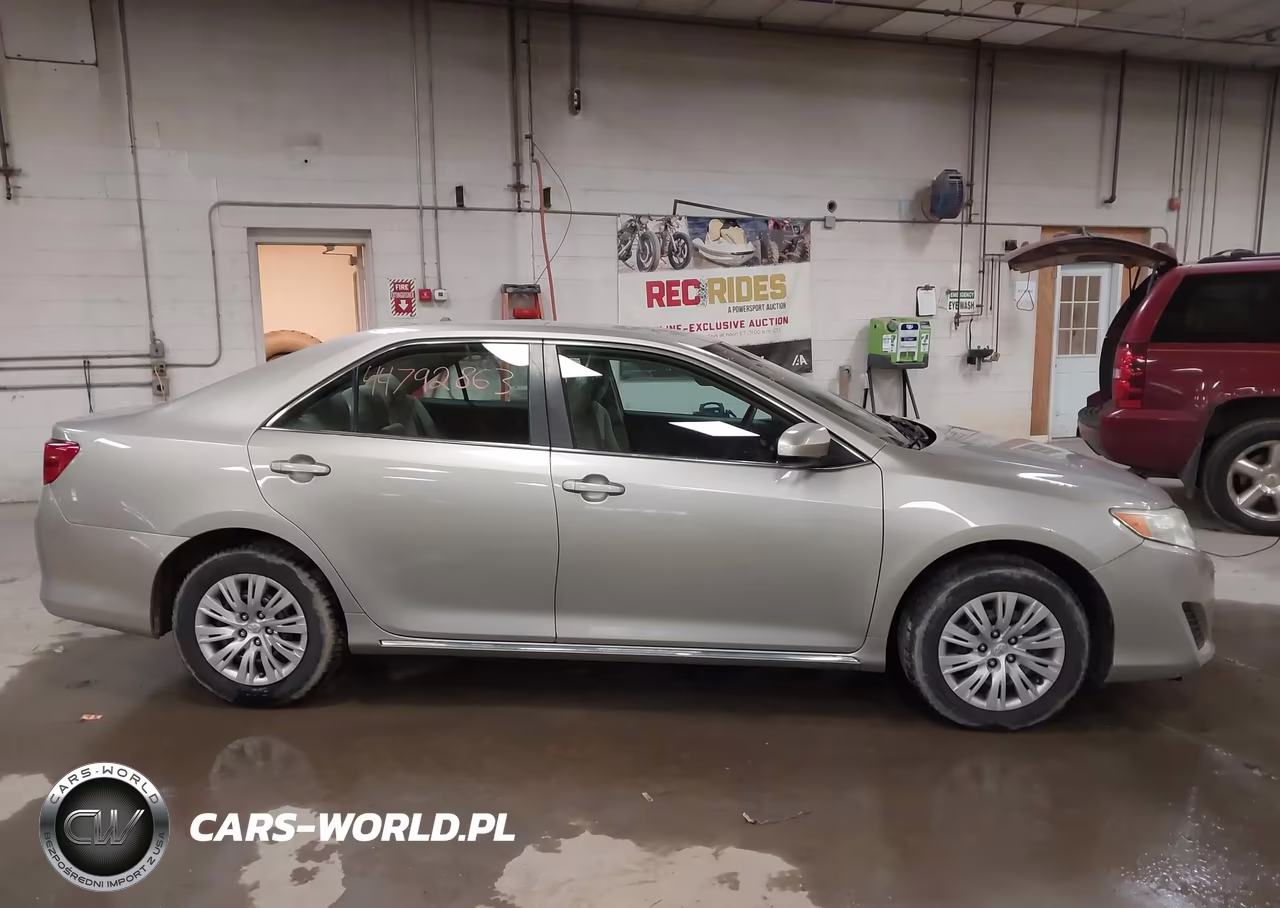 2014 Toyota Camry Le VIN:4T4BF1FK1ER379887 - 12