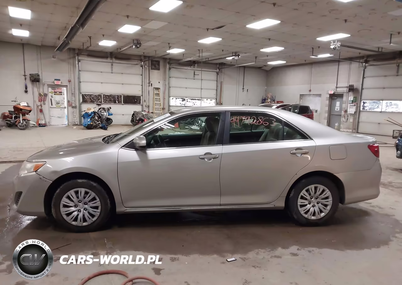 2014 Toyota Camry Le VIN:4T4BF1FK1ER379887 - 13
