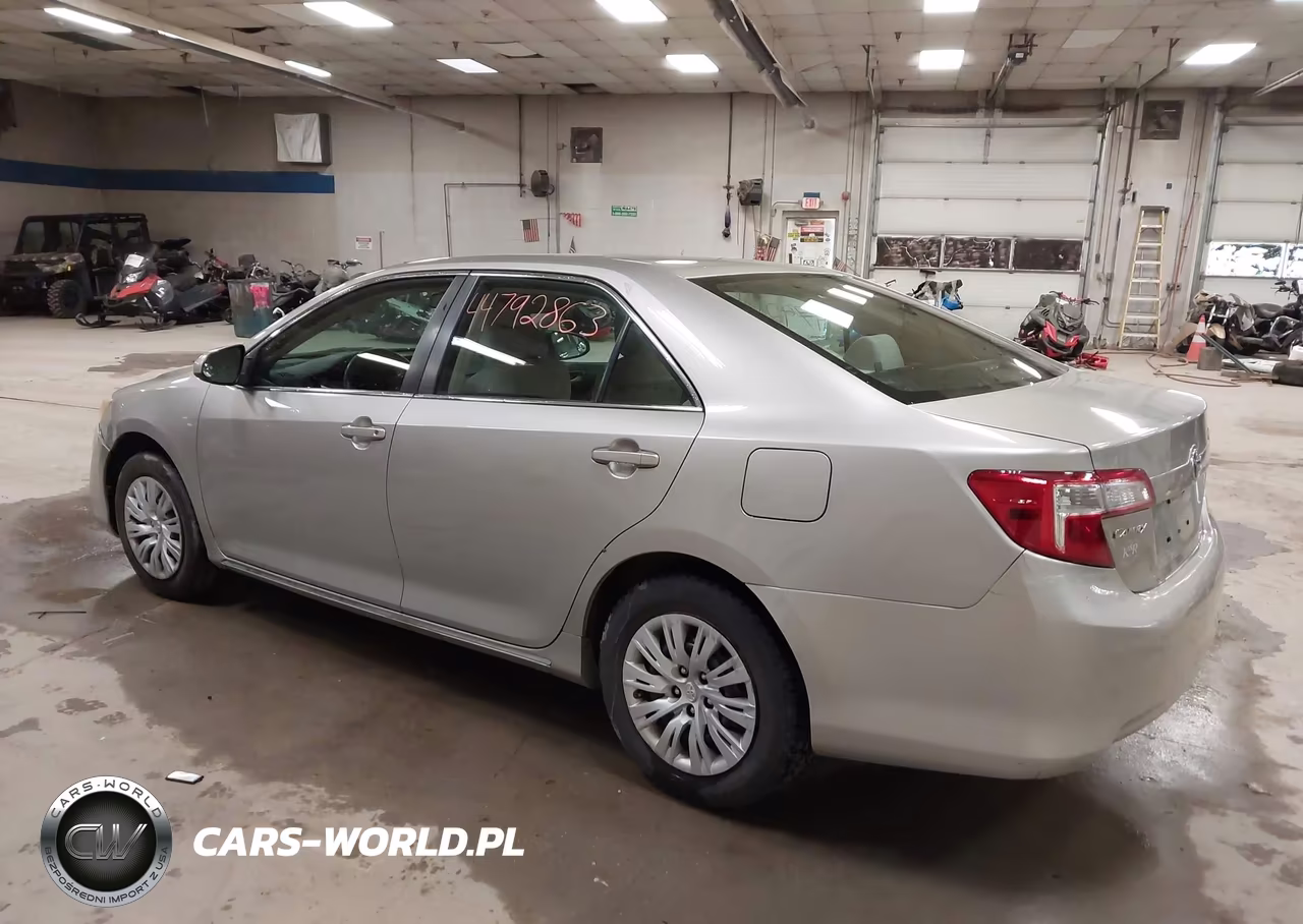 2014 Toyota Camry Le VIN:4T4BF1FK1ER379887 - 3
