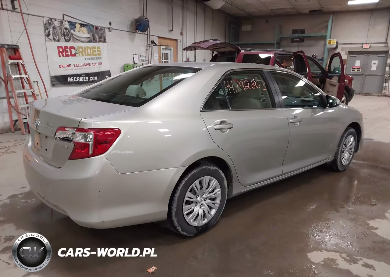2014 Toyota Camry Le VIN:4T4BF1FK1ER379887 - 4