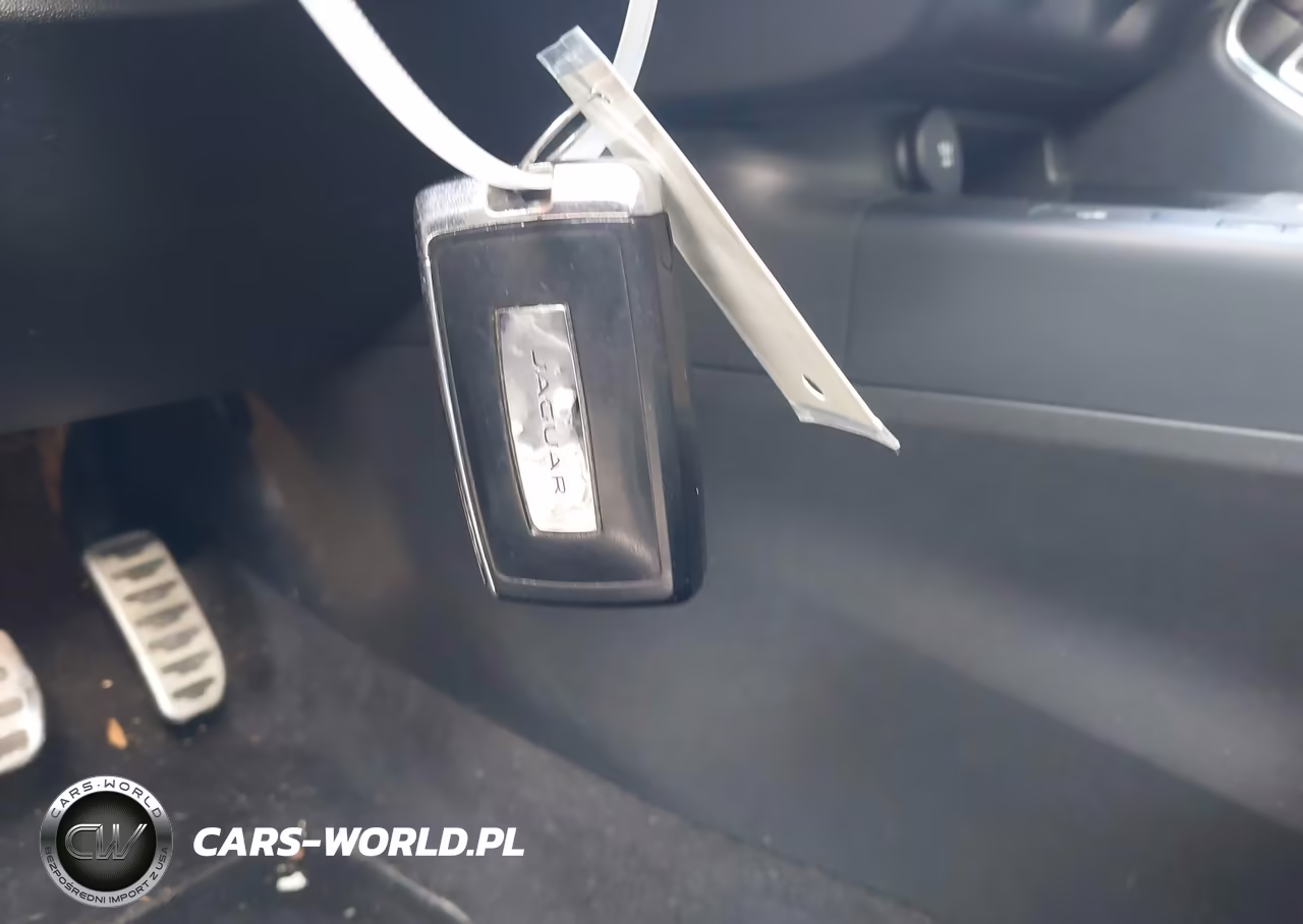 2018 Jaguar E-Pace R-Dynamic S VIN:SADFT2GX8J1Z12794 - 11