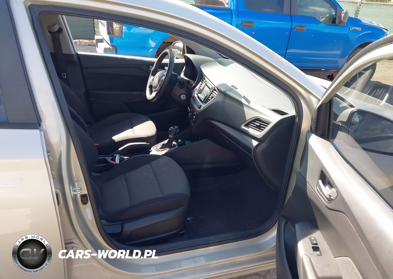 2019 Hyundai Accent Se VIN:3KPC24A35KE083636 - 5