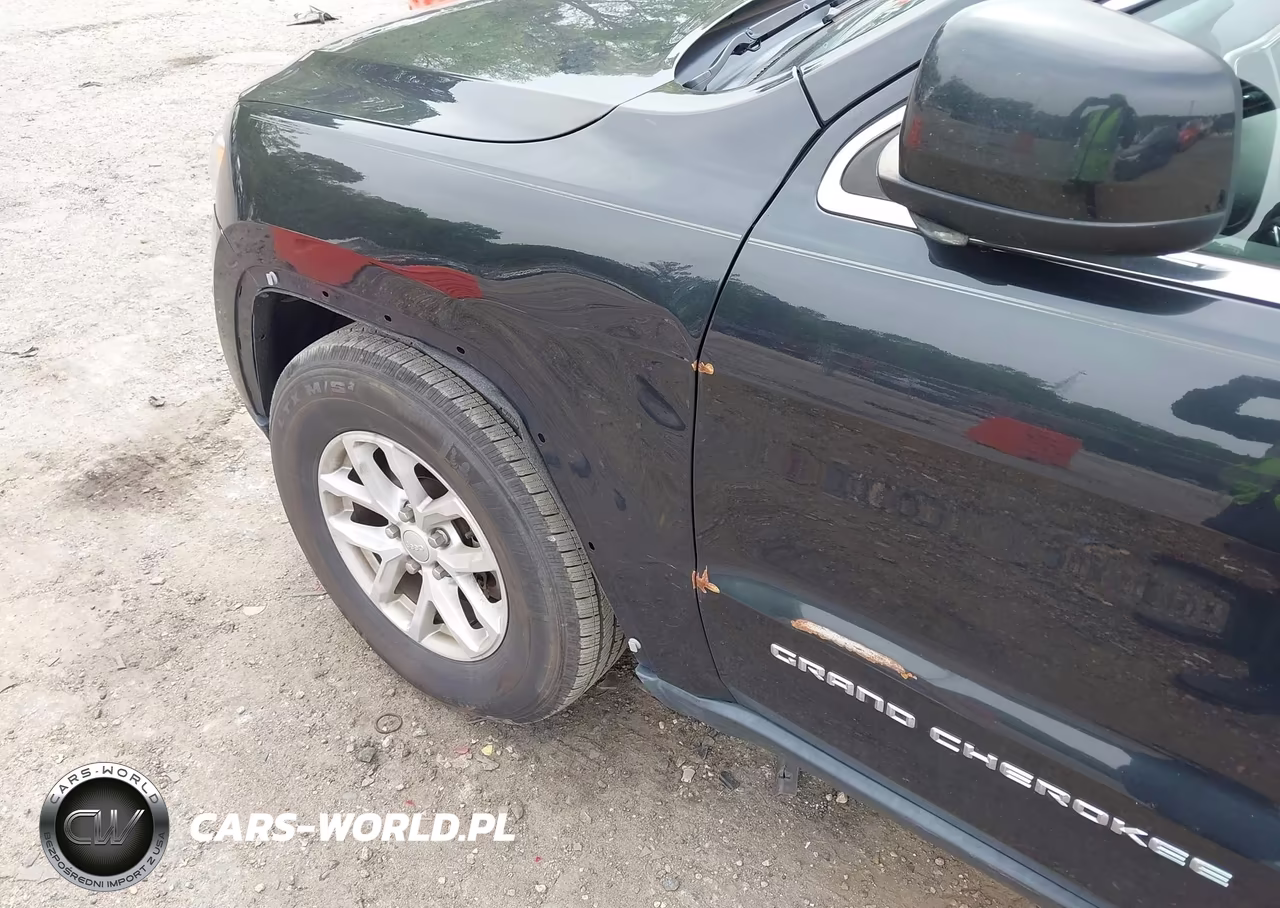 2015 Jeep Grand Cherokee Laredo VIN:1C4RJEAG5FC219234 - 18