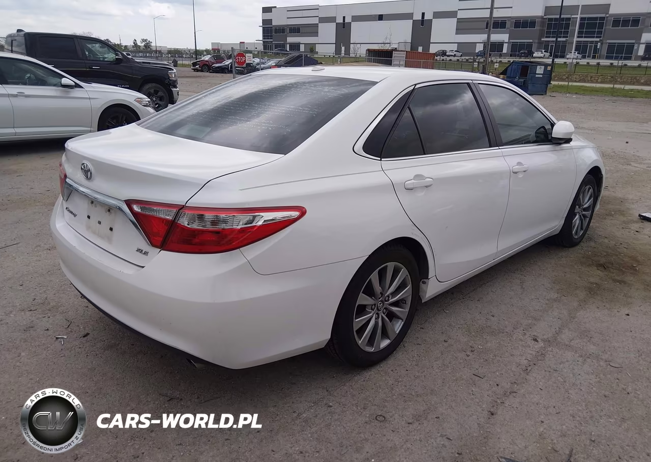 2017 Toyota Camry Xle VIN:4T1BF1FK6HU435823 - 4