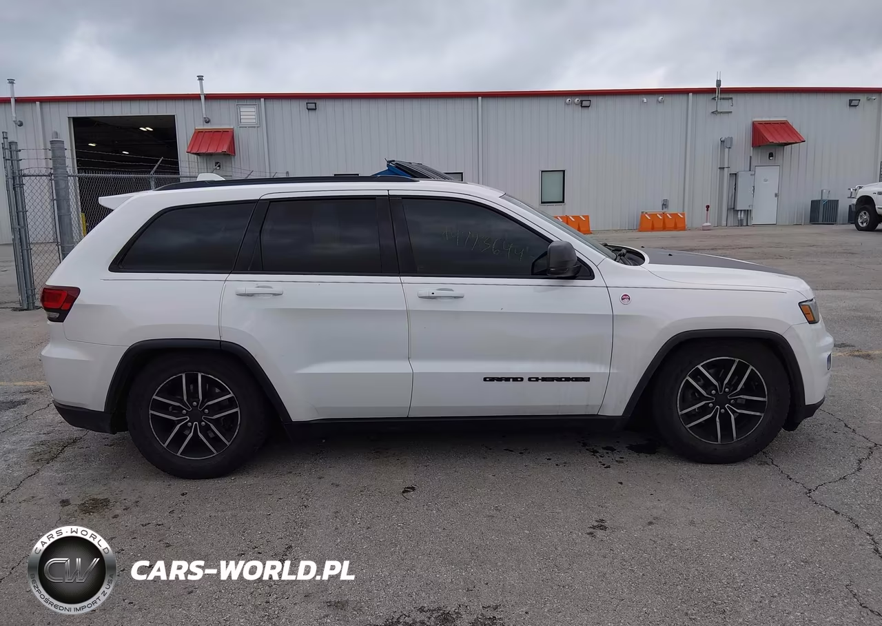 2020 Jeep Grand Cherokee Trailhawk 4X4 VIN:1C4RJFLG8LC135567 - 13