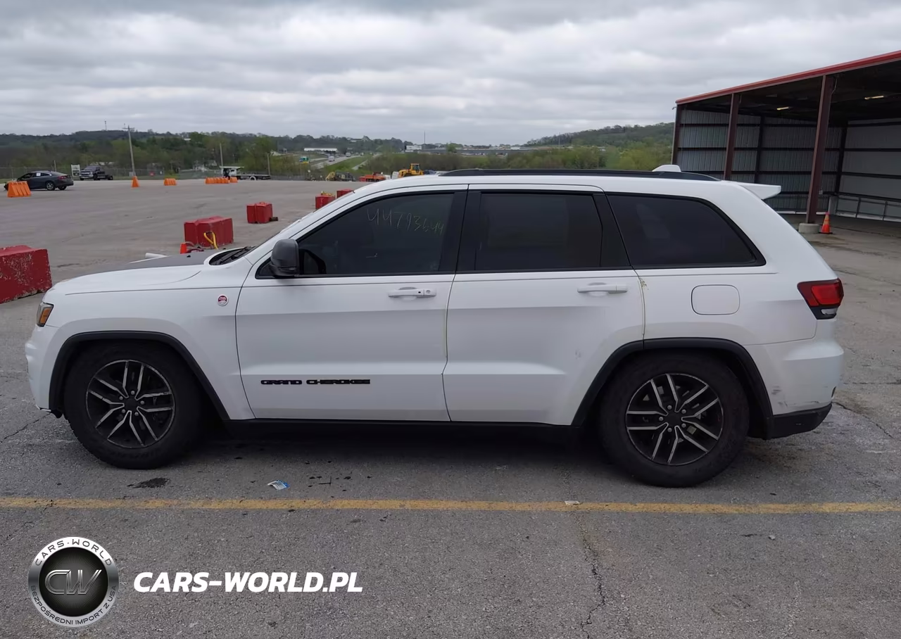 2020 Jeep Grand Cherokee Trailhawk 4X4 VIN:1C4RJFLG8LC135567 - 14