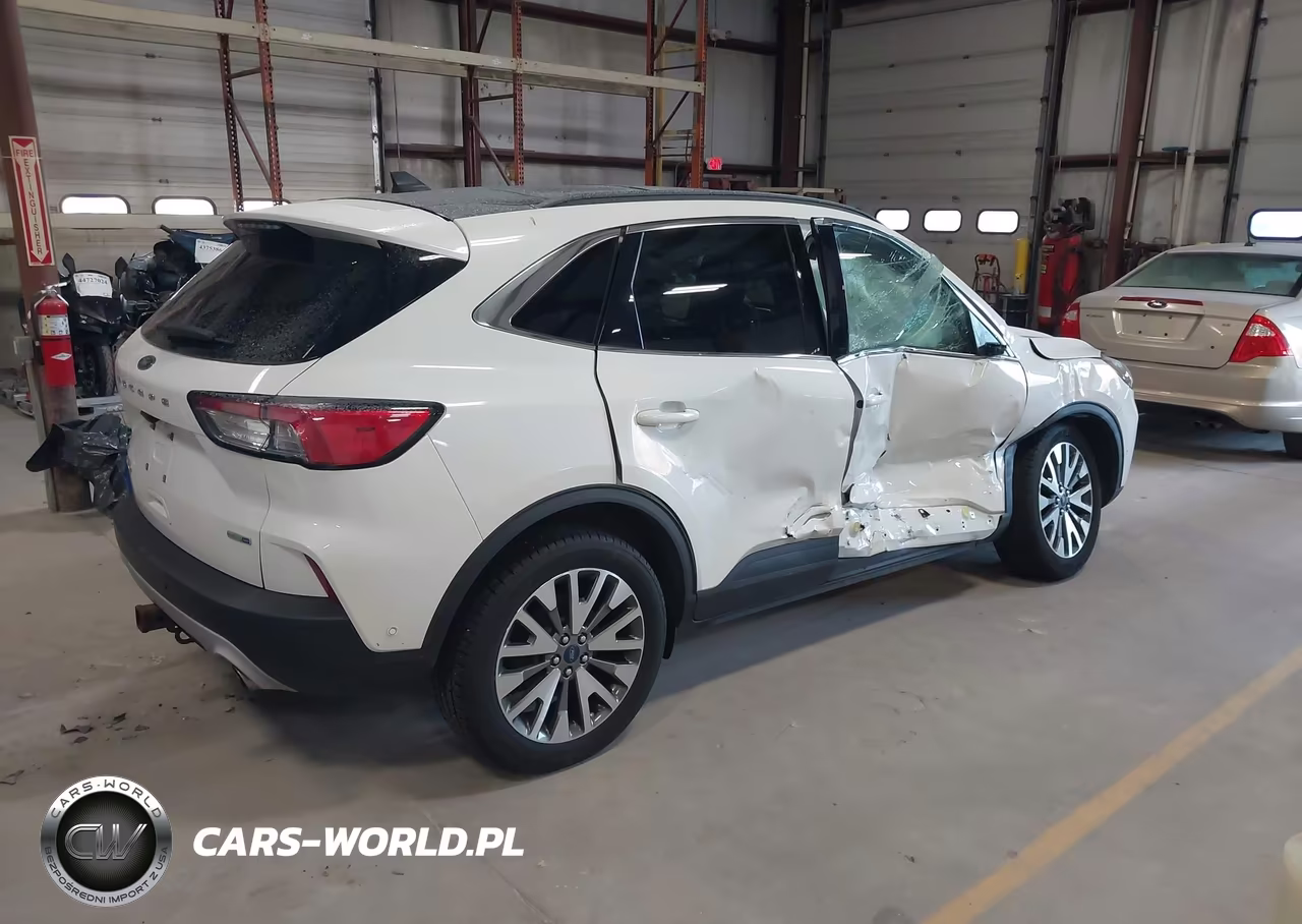 2020 Ford Escape Titanium VIN:1FMCU9J9XLUB48538 - 4