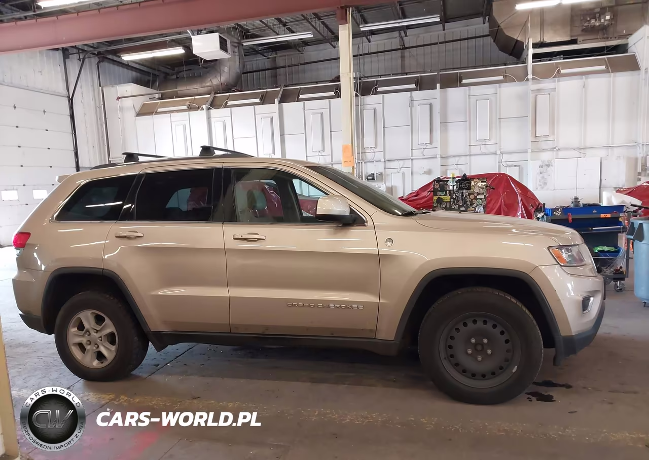 2015 Jeep Grand Cherokee Laredo VIN:1C4RJFAG2FC681904 - 14
