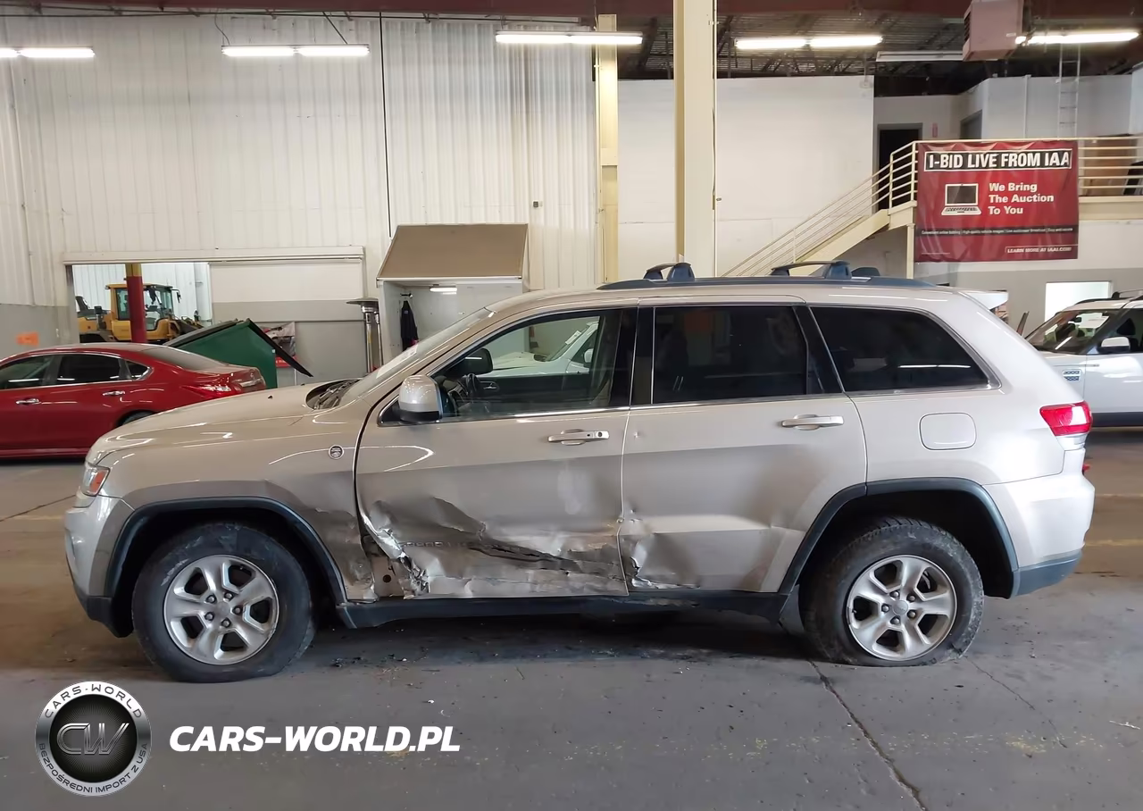 2015 Jeep Grand Cherokee Laredo VIN:1C4RJFAG2FC681904 - 15
