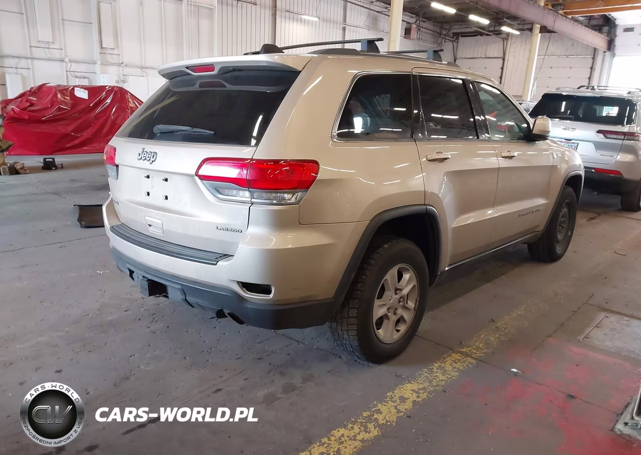 2015 Jeep Grand Cherokee Laredo VIN:1C4RJFAG2FC681904 - 4