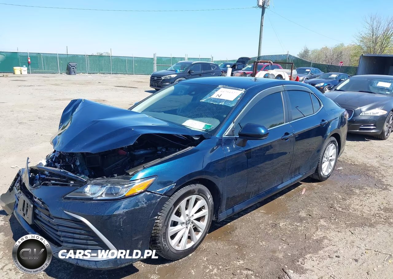 2021 Toyota Camry Le VIN:4T1C11AKXMU586023 - 2