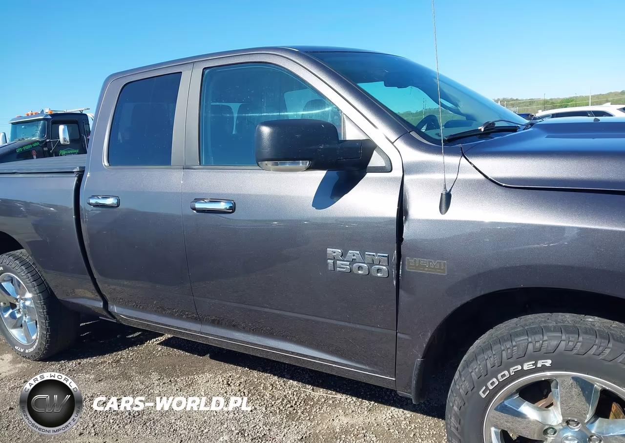 2018 Ram 1500 VIN:1C6RR7GT8JS312702 - 14