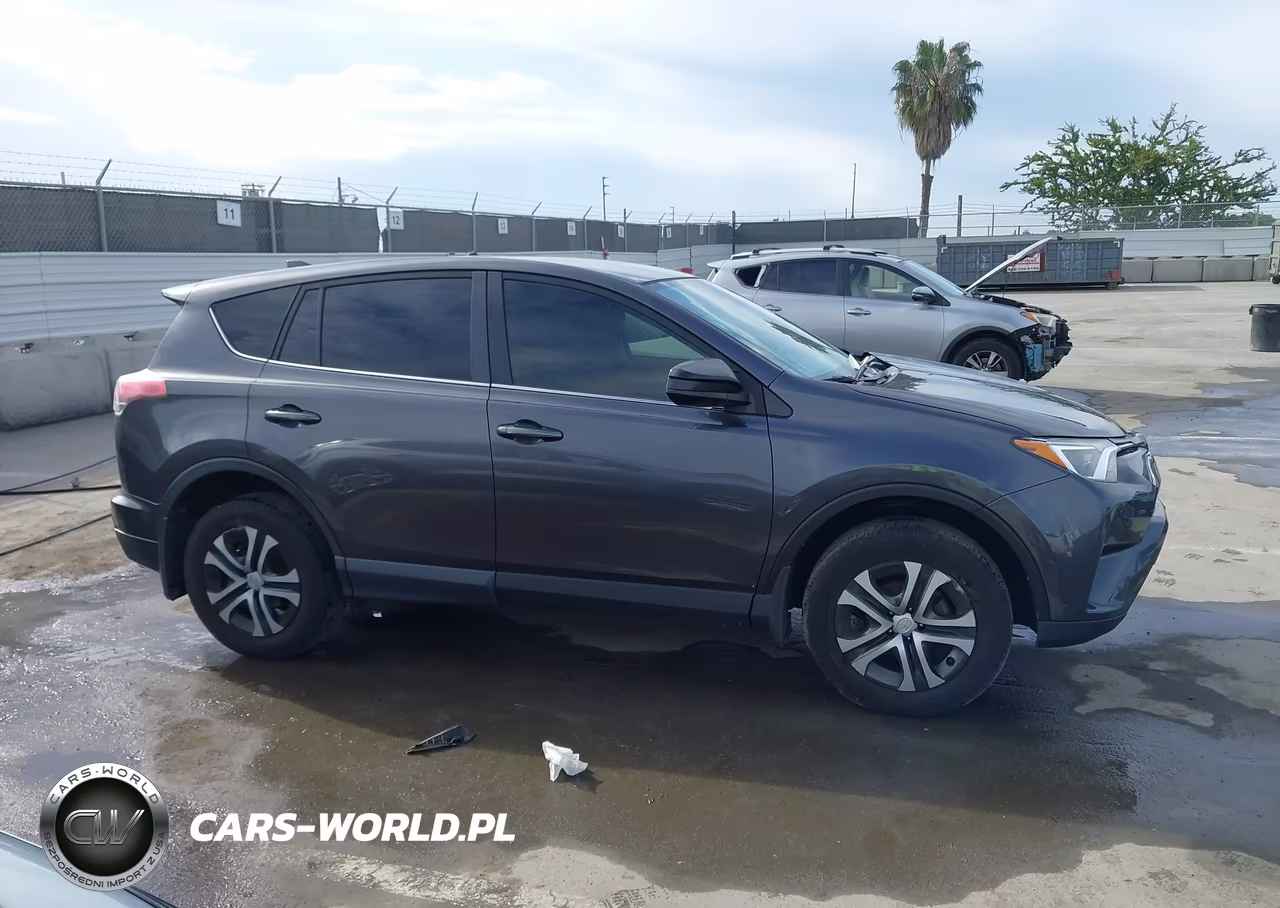 2018 Toyota Rav4 Le VIN:JTMZFREV6JJ730635 - 14
